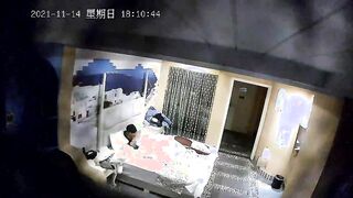 成都酒店摄像头泄密购物后酒店休息狂欢美女身材丰腴