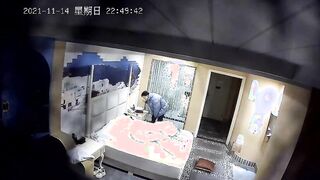 成都酒店摄像头泄密购物后酒店休息狂欢美女身材丰腴