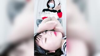 舔脚高颜值女女舔脚调教