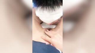 苗窕贫乳制服学生妹让男友舔逼后入爆操