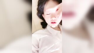 苗窕贫乳妹子和大奶骚货玩双头龙互插骚逼