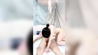 网袜苗窕大奶骚人妻口交挑逗老公上位坐骑操逼