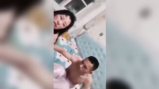 山东捉奸事件骚货趁老公不在家喊来野汉子偷情