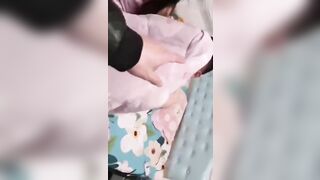 山东捉奸事件骚货趁老公不在家喊来野汉子偷情