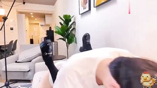 网红少女鸡教练青梅竹马来我家借住可爱的外表下竟是小恶魔