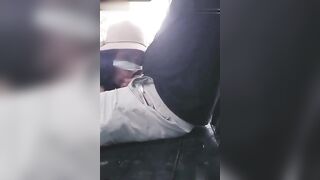 碎花连衣裙少妇户外勾引帅哥河边凉亭抱坐式啪啪