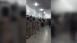 女澡堂更衣室假打电话真偷拍视频