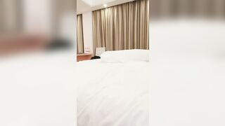 真实勾搭酒店前台美女一开始说不好后面爽着被操