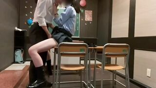 巨乳学妹为了找刺激穿着JK校服在教室就开干