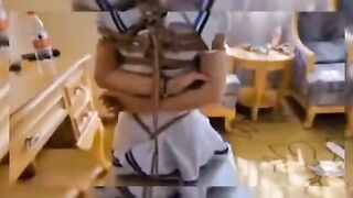 捆绑调教少女
