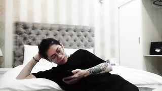 李八八探花 高颜值妹子啪啪，红色睡衣按摩口交