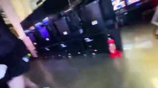 清纯美少女無修正流出电玩城约到车上各种玩逼