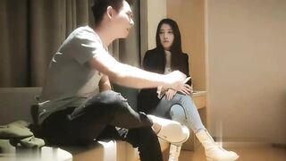 牛仔裤小姐姐特写口交掰穴舔逼上位骑乘猛操