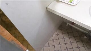 盛世大厦和刚下班的银行小白领边打电话边操