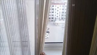 盛世大厦和刚下班的银行小白领边打电话边操