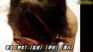 离异妈妈喝儿子尿！居然还给男友打电话？