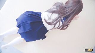 米胡桃-穿着制服的女孩，从第一角度来看，她又被操了中出
