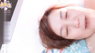 骚逼母亲寂寞难赖舔儿子鸡巴乱伦