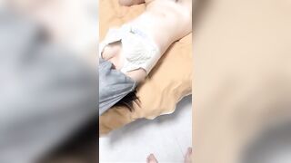 两个妹子轮流口交伺候狼友操逼