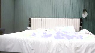 利哥探花美女甜美颜值超顶在床上被使劲狂插
