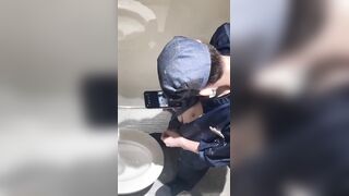 商场厕所偷拍极品后厨小哥挂空挡隔间抽烟手淫泄欲