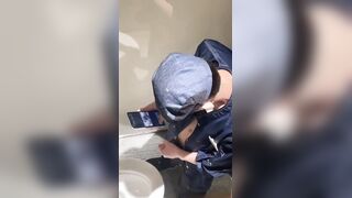 商场厕所偷拍极品后厨小哥挂空挡隔间抽烟手淫泄欲