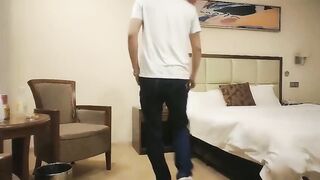 小伙洗浴中心撩美女技师.mp4