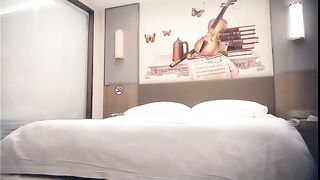 七天极品探花跪下来口交大鸡巴硬起来后插入