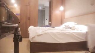 千寻探花网约2男2女4P大战时尚女