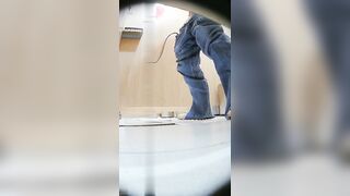 商场厕拍人美逼更美真实潜入商场偷拍