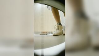 商场厕拍人美逼更美真实潜入商场偷拍