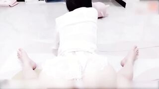 天花板级别小萝莉粉色情人不一样的吃鸡