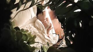 偷拍空虚寂寞冷被有钱人包养的气质美女