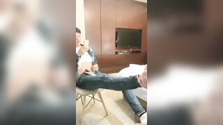 同学的亲哥哥没想到私底下还是个粗口1s先调后操把小骚狗安排的明明白白