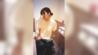 坑神潜入咖啡店高级坐厕定点全景高清偸拍