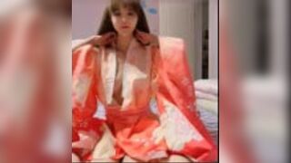 奶子又圆又挺的漂亮小姐姐臣服在粗大肉棒之下