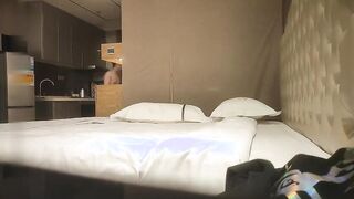 寻花偷拍-男主高价约了个顶级高端00后苗窕妹子