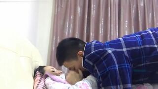 小别胜新婚的小情侣好不容易见上面当然要把握春宵啪啪啪