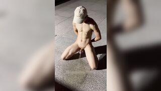 免费肌肉骚狗天台撒尿撸管喷精