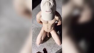 免费肌肉骚狗天台撒尿撸管喷精