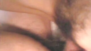 三脚架玻璃瓶插阴道近景特写4指抠B开菊花搞出好多水在用屌干内射