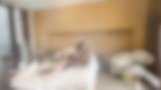 亚裔少妇和黑佬啪啪_绿帽老公在床边边看边素描真刺激