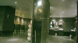 偷拍多位年轻美女少妇洗澡_