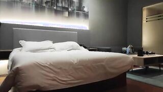 寻花勾搭足浴女技师带回房间开操特写口交