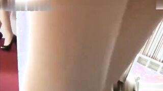 两个女保安一起飞