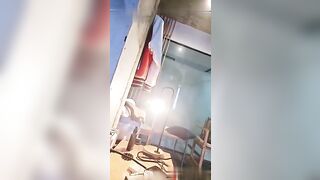 人妻少妇跟大屌哥啪啪激情上位无套抽插强烈的视觉冲击