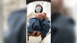 偷拍多位年轻美女的小嫩鲍_