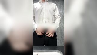免费正装巨根帅哥爽玩倒模浓精射洗手池里