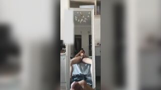 免费自恋黑皮体育生对镜自撸射了一手