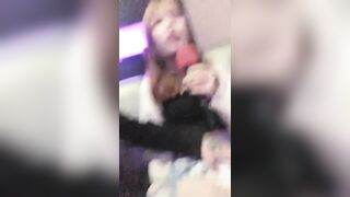 小伙约KTV公主K歌